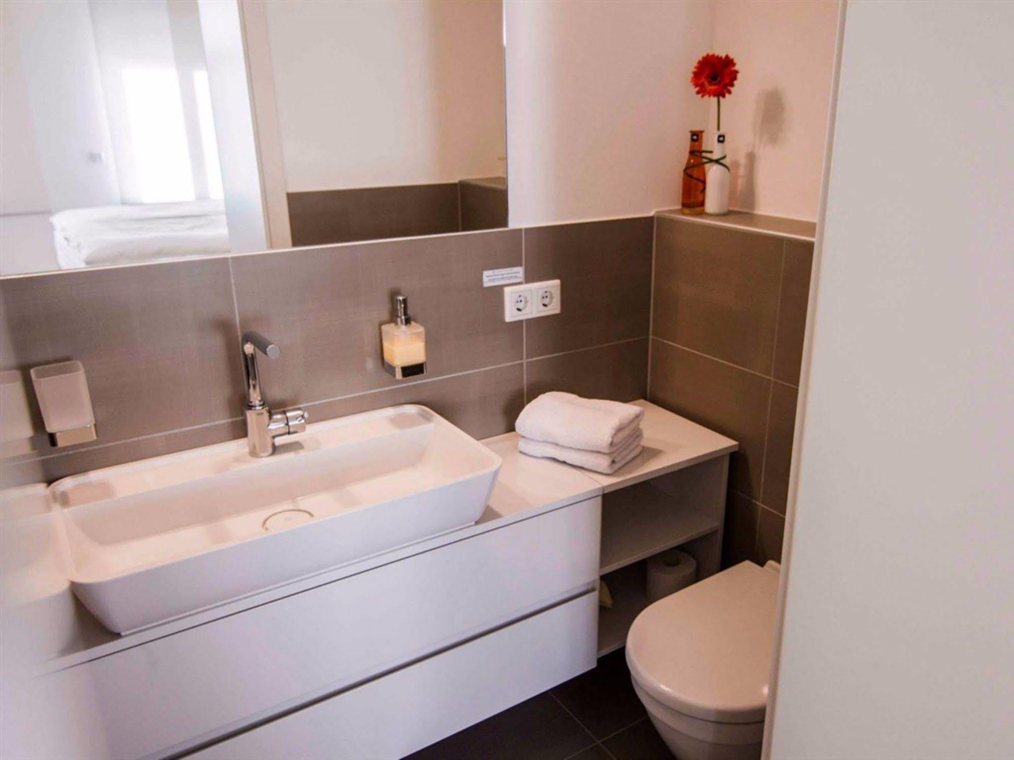 Helvetia Suites Dusseldorf Exterior photo