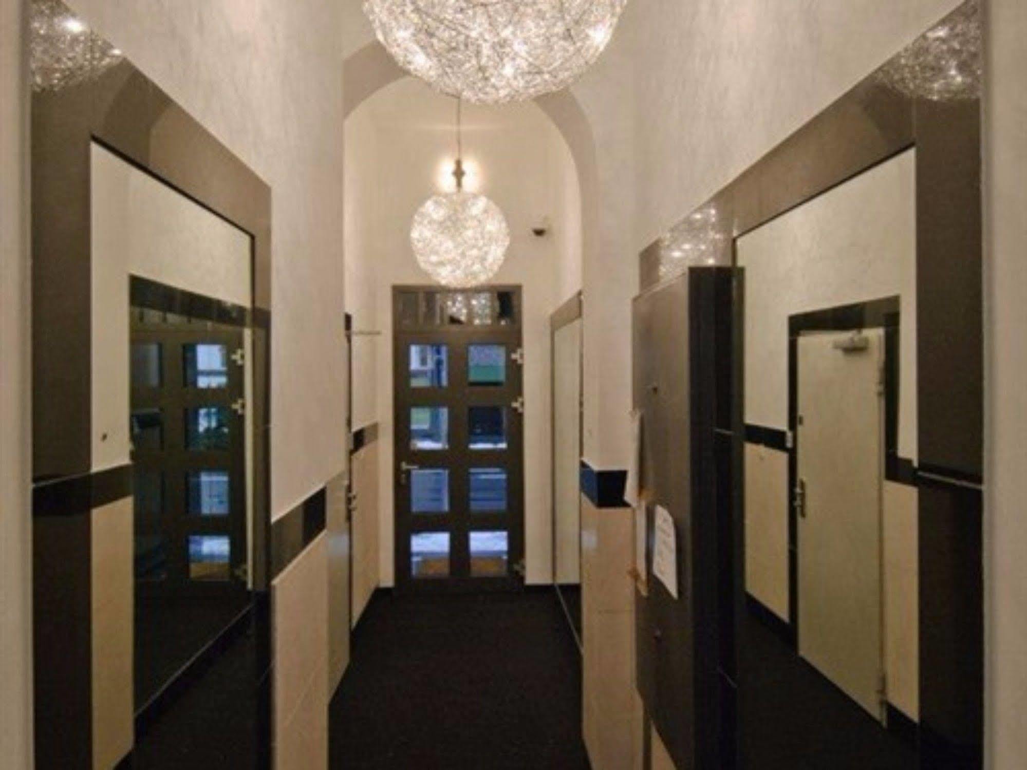 Helvetia Suites Dusseldorf Exterior photo